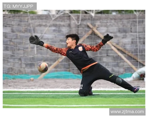 时尚界的足球明星如何在绿茵场与T台之间游刃有余展现个人魅力