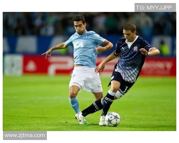 足球明星驾驶证套的背后故事与他们的职业生涯交织的精彩瞬间 足球明星驾驶证套的背后故事与他们的职业生涯交织的精彩瞬间