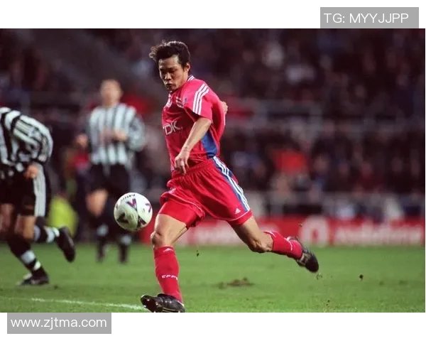 今日足球明星时尚穿搭大赏展现个性与风格的完美结合 今日足球明星时尚穿搭大赏展现个性与风格的完美结合