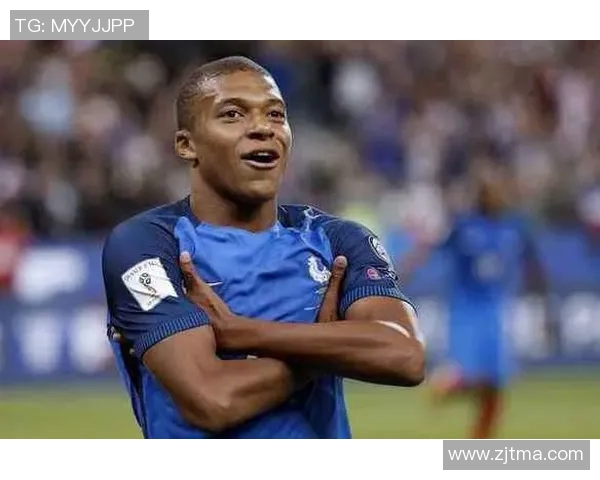 足球场上的传奇巨星们如何用实力和魅力征服全世界的目光与心灵